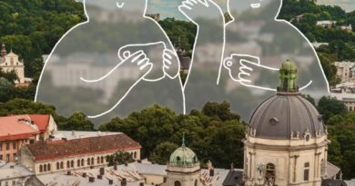 У Львові, Одесі, Києві не питають «Ти як?» Тут обговорюють усе за горнятком кави, йдуть пройтися Трасою здоров’я чи на Поштову, глянути на дніпрову хвилю.